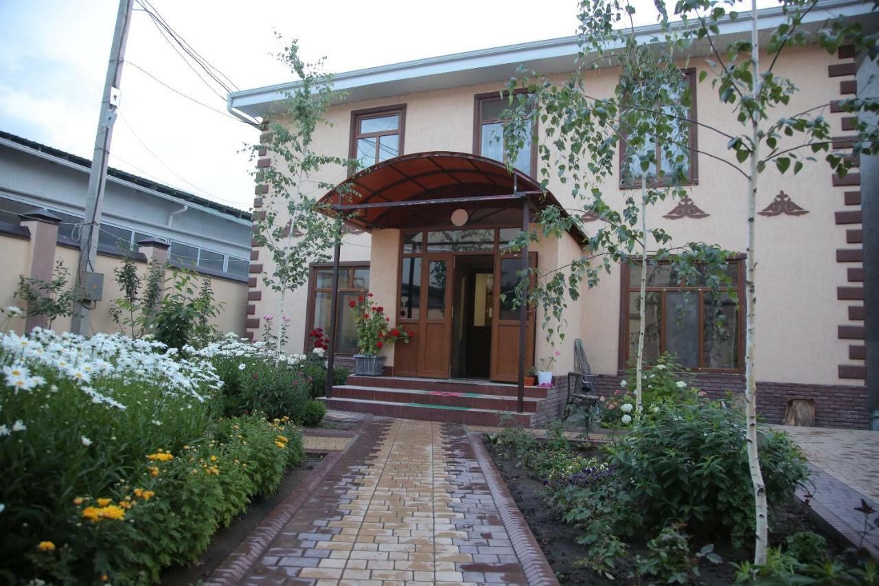 Medi Guest House Osch Exterior foto