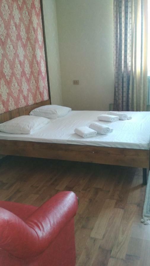 Medi Guest House Osch Exterior foto