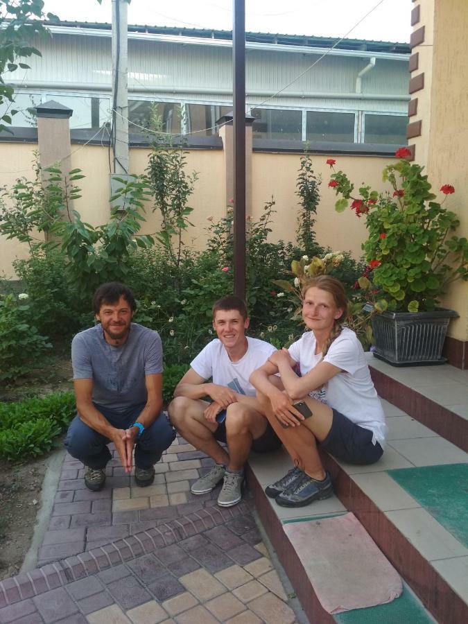 Medi Guest House Osch Exterior foto